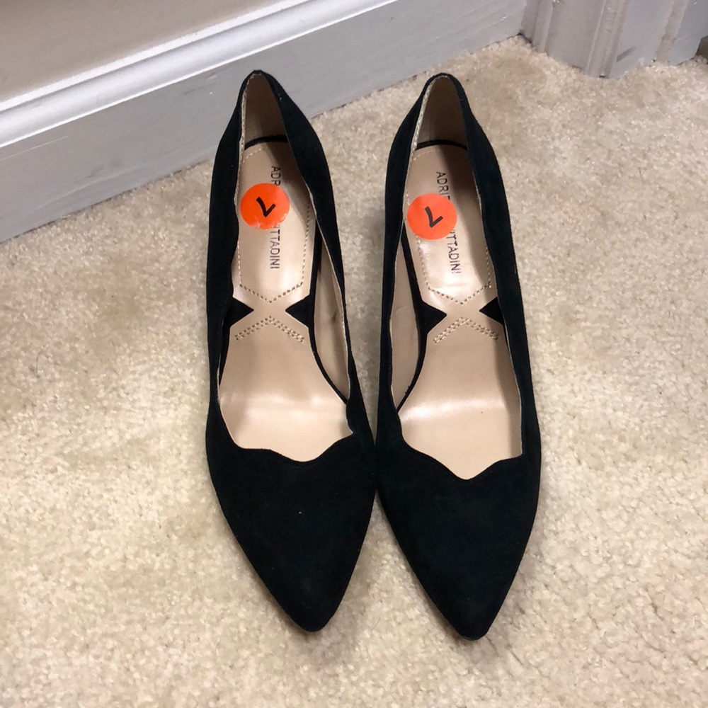 New! Black heels with scallop detail